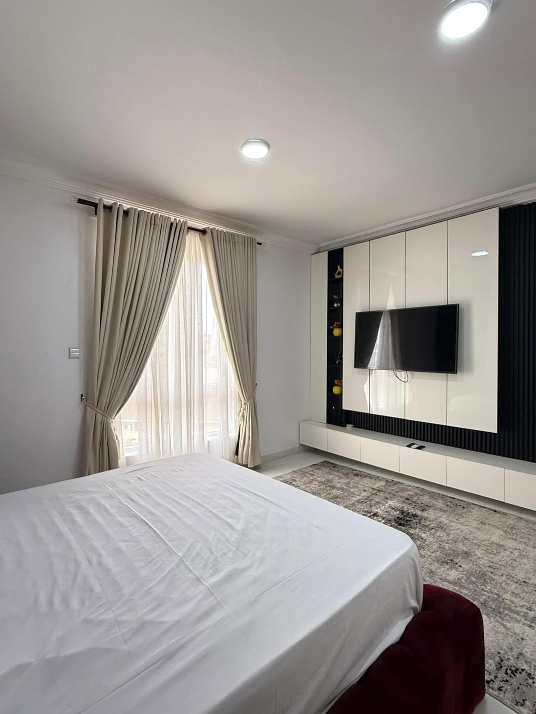 Serene Ikoyi Oasis: Pool, Gym & PS5 Bliss