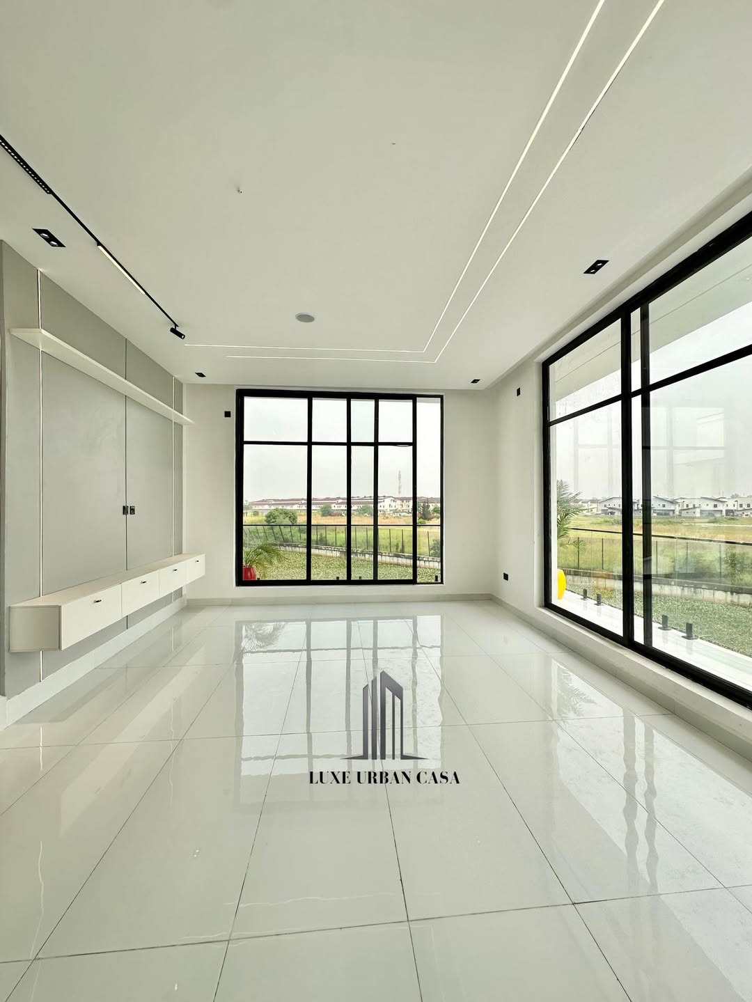 Chevron’s Ultimate 5-Bedroom Oasis with Pool & Gym