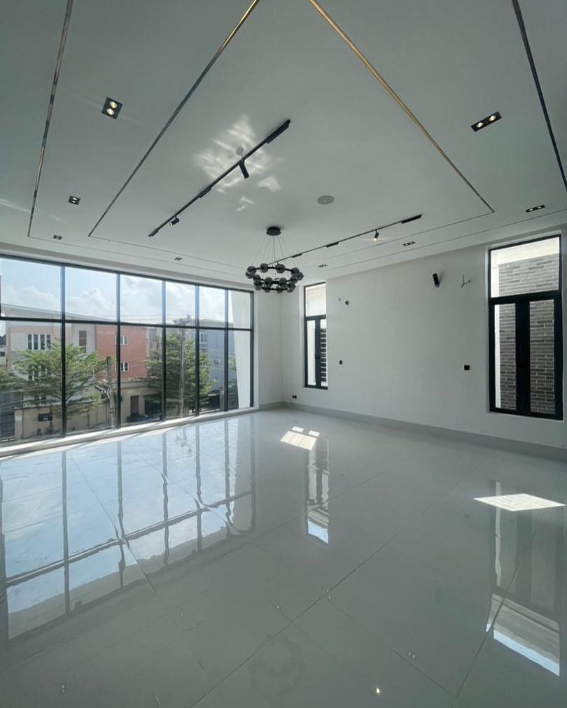 Opulent 5-Bedroom Haven with Resort-Style Pool