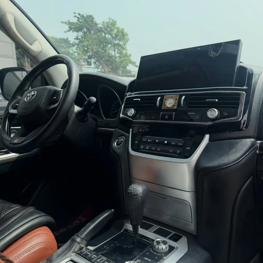 Iconic 2015 Land Cruiser: Unstoppable Luxury