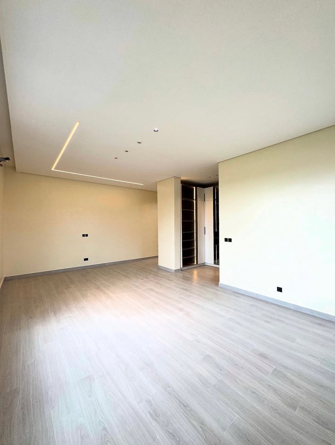 Elevated Living in Chevron: 5-Bedroom Oasis with Pool & Rooftop