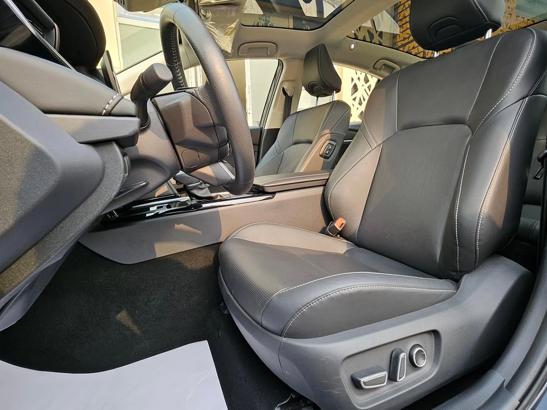 2025 Toyota Camry Hybrid: Luxury Meets Legendary Efficiency