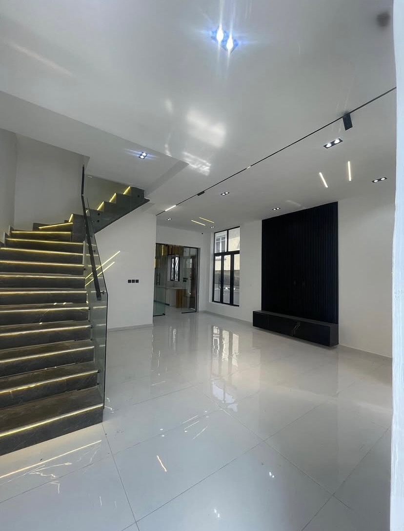 Ikota Haven: Spacious 4-Bedroom Detached Duplex