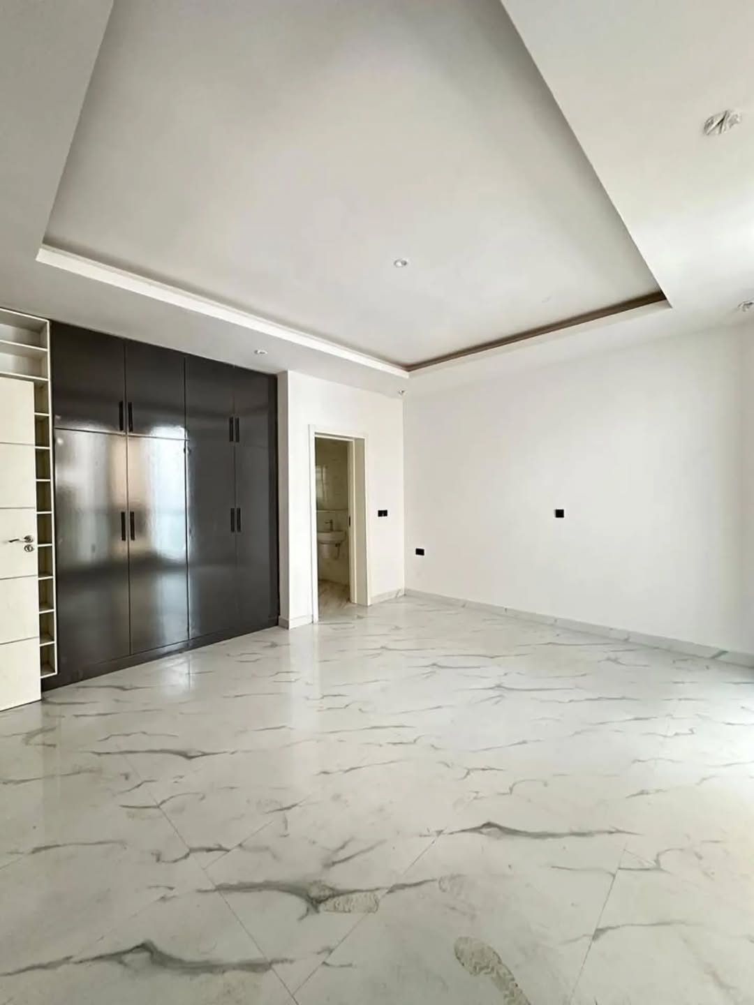 Luxury Oniru Duplex: Spacious 4BR with BQ & Balcony