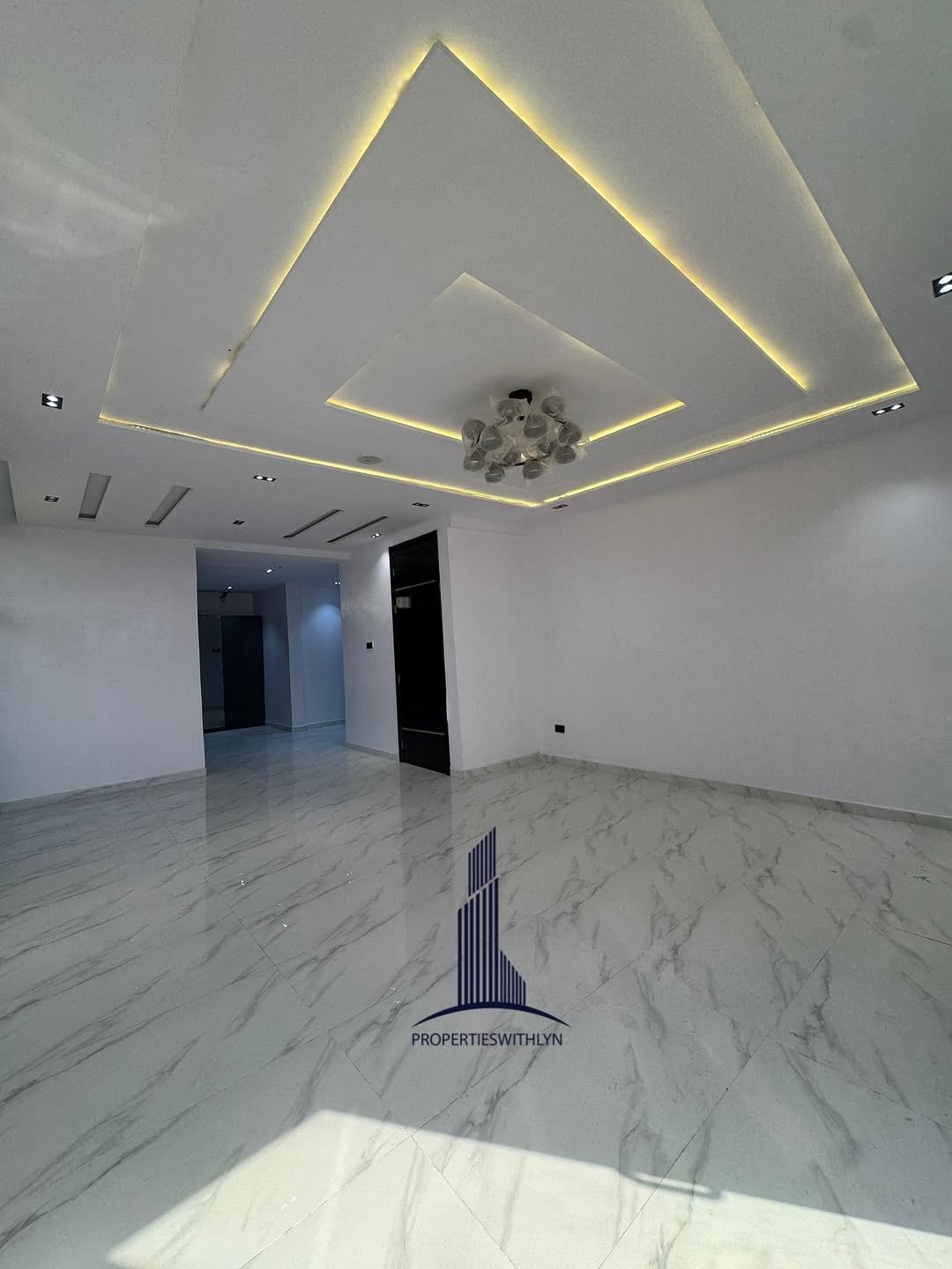 Stunning 5-Bed Duplex with Pool & Jacuzzi in Lekki