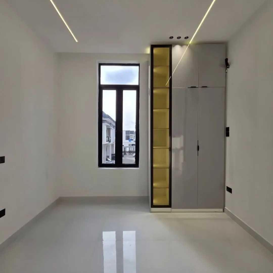 Chevron’s Crown Jewel: 5-Bedroom Haven with Pool