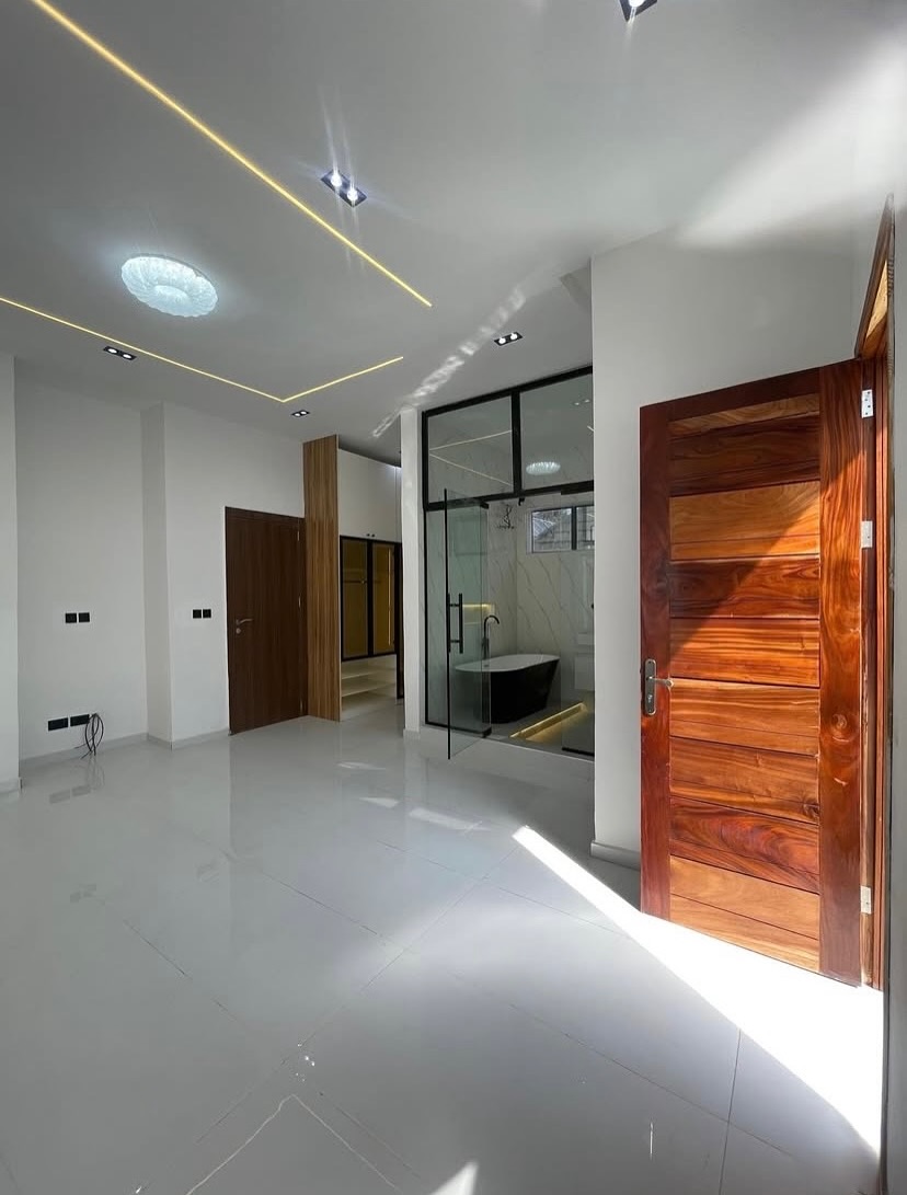 Ikota Haven: Spacious 4-Bedroom Detached Duplex