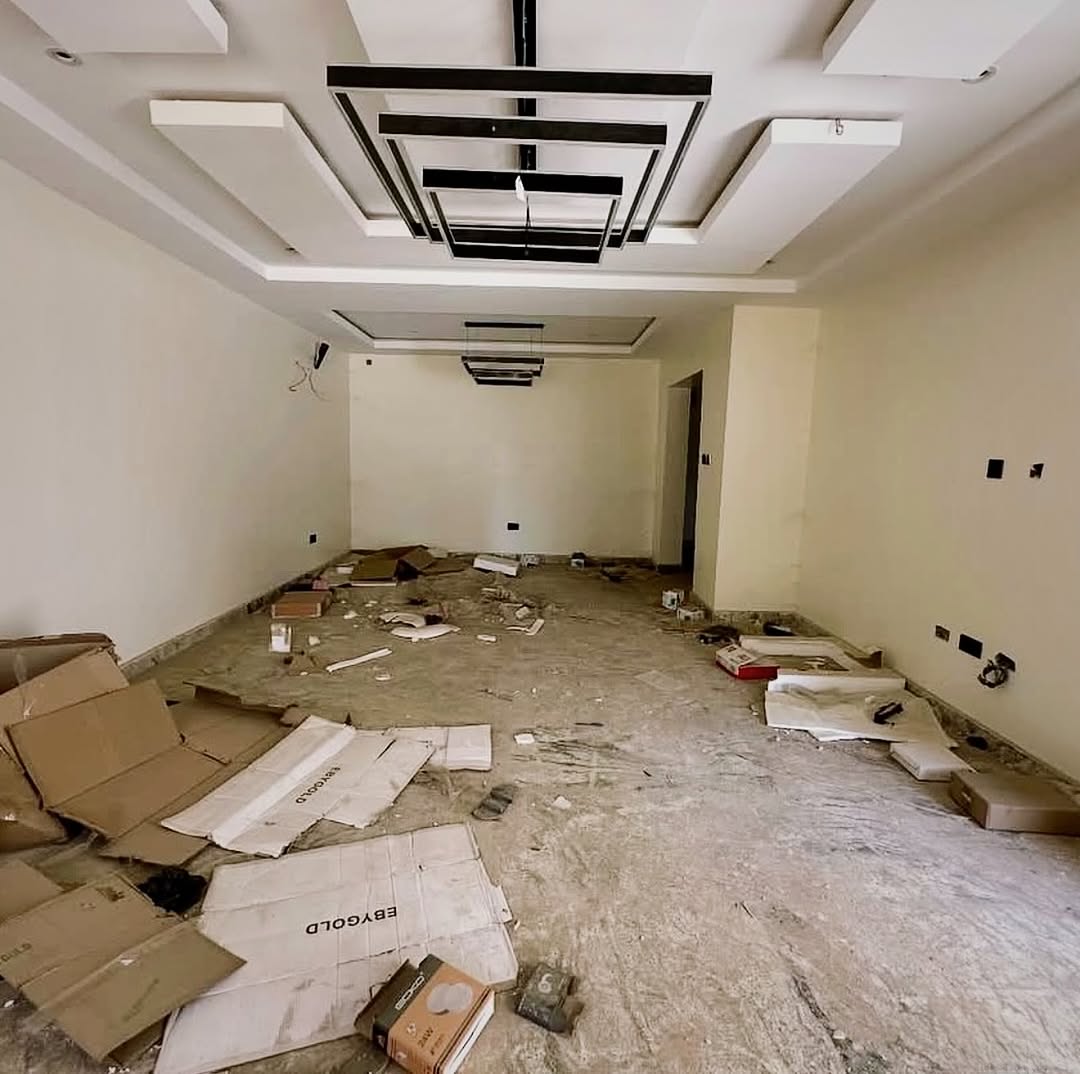 Stunning 5-Bed Terrace Duplex in Serene Mabushi