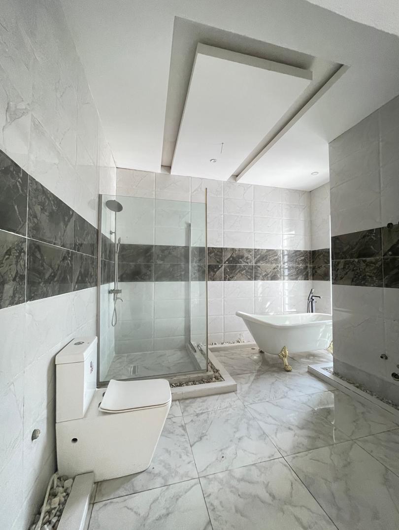 Osapa London Gem: 5-Bed Duplex with Pool & Rooftop