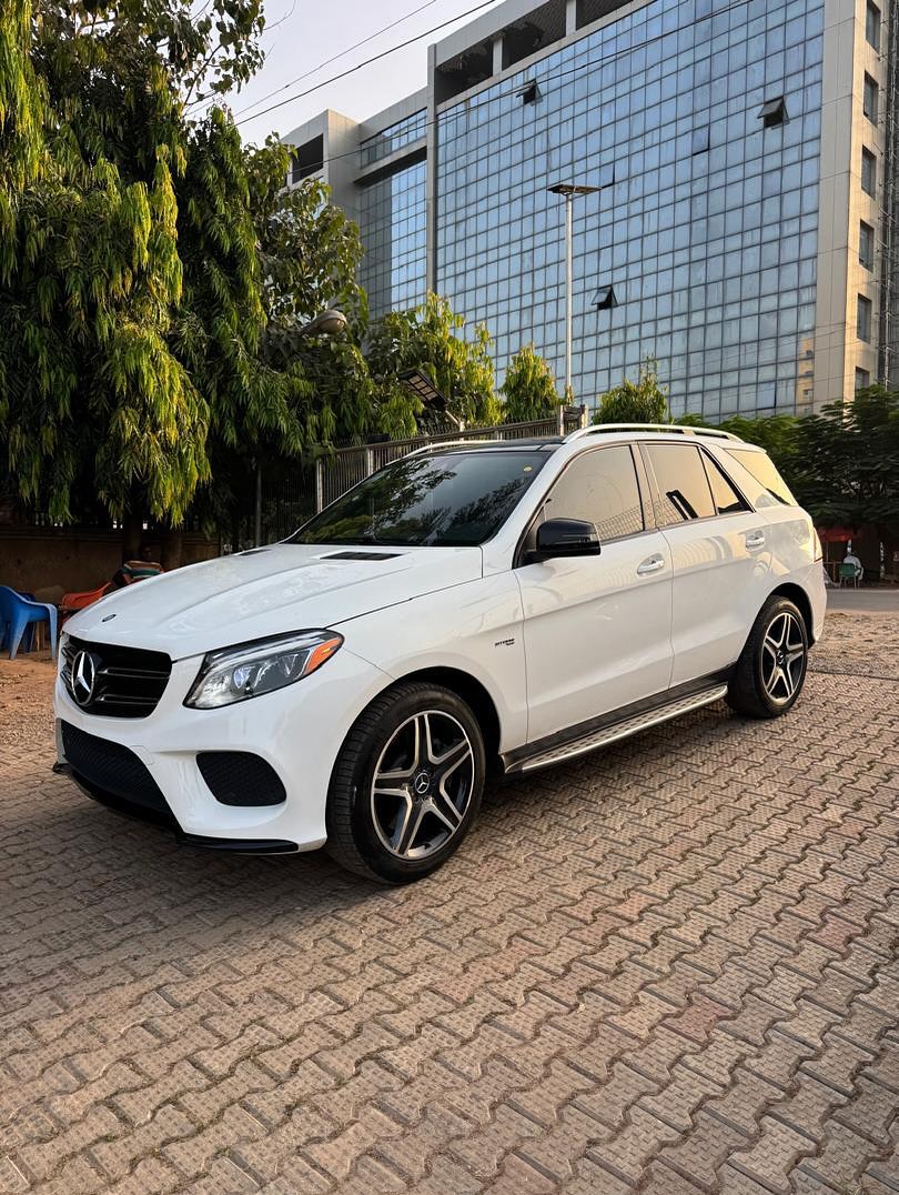 2017 GLE43 AMG: Luxury Power, Panoramic Views