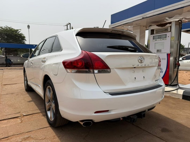 Luxury Meets Value: 2014 Toyota Venza XLE