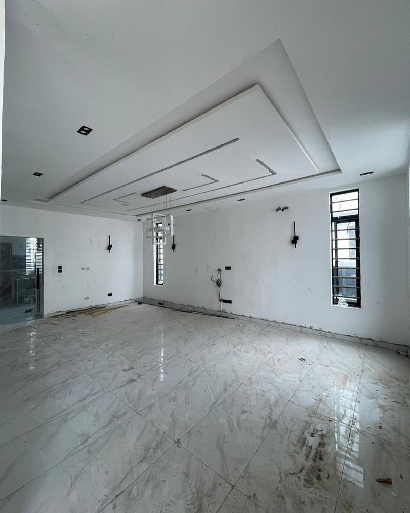 Stunning 5-Bedroom Duplex in Prime Lekki