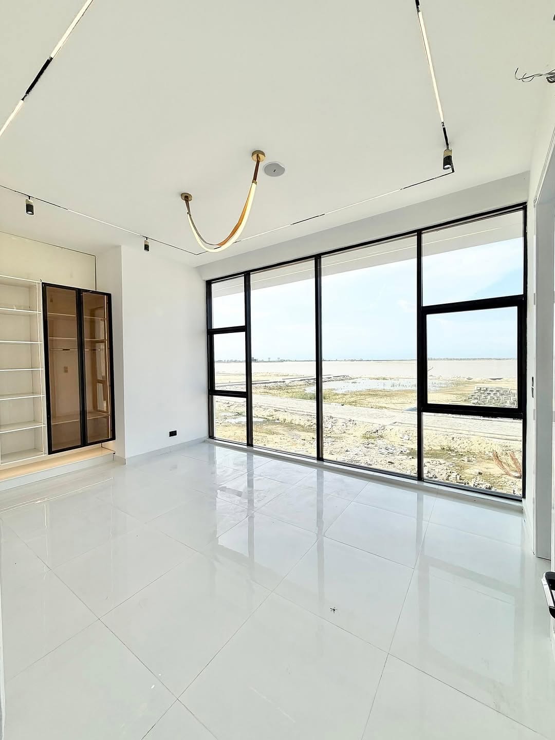 Osapa London’s Grand 600SQM Estate with Rooftop Terrace & Pool