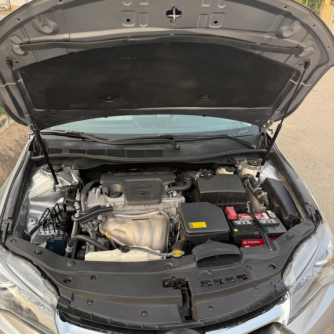 2015 Camry LE: Low Miles, Perfect, 16M