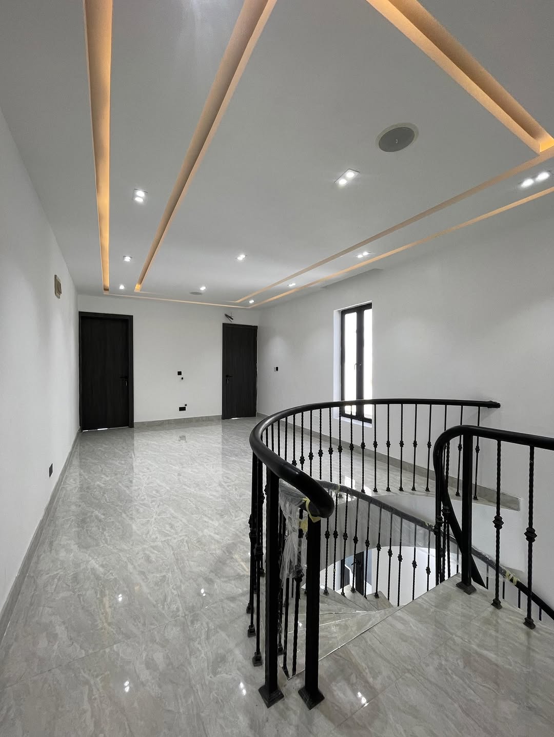 Your Lekki Oasis Awaits: 5-Bed Duplex with Pool & Cinema