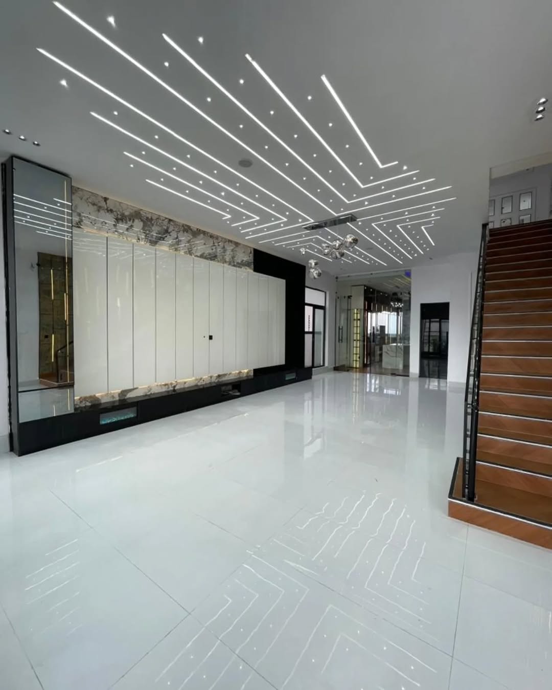 Ajman’s Elite: 5-Bed Duplex with Pool & Smart Tech