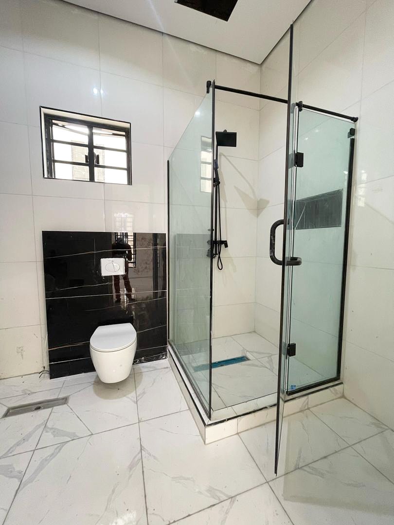 Luxury 5-Bed Duplex with Pool in Prime Lekki