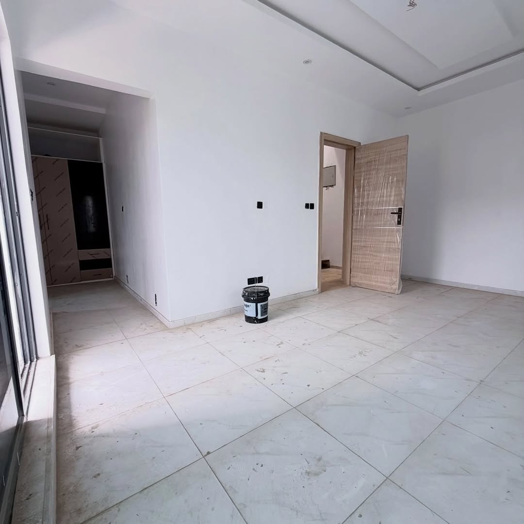 Spacious 4-Bedroom Duplex with Rooftop Oasis in Prime Ikate