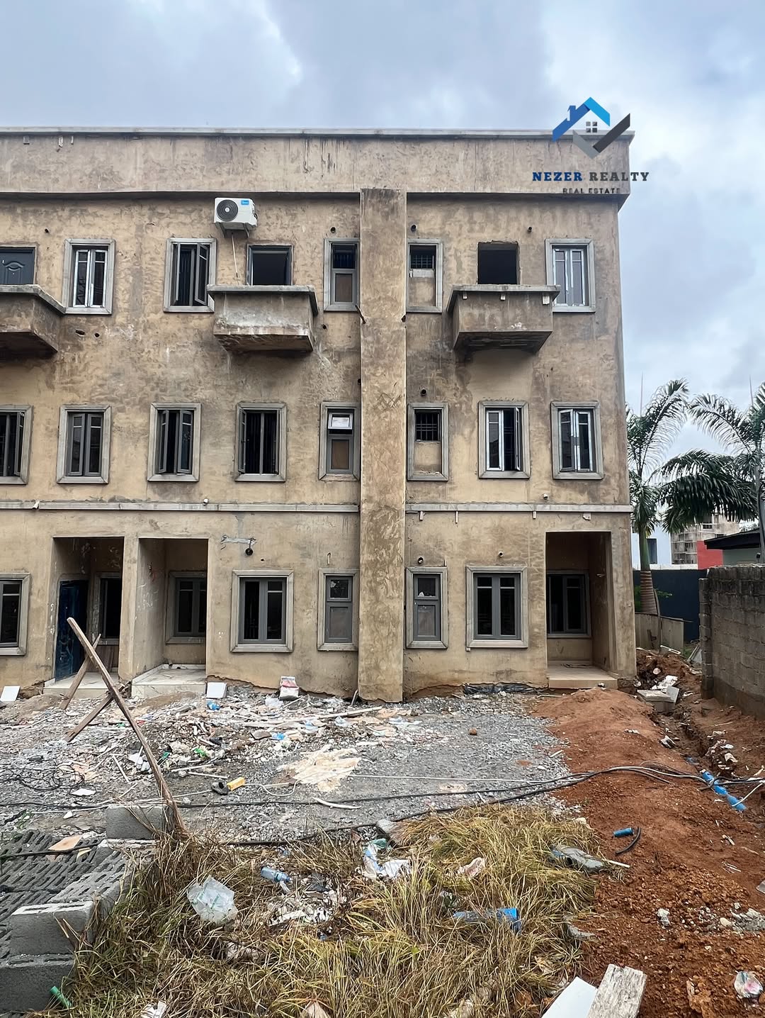 Serene Estate Haven: 4-Bed Duplex with 24/7 Luxury