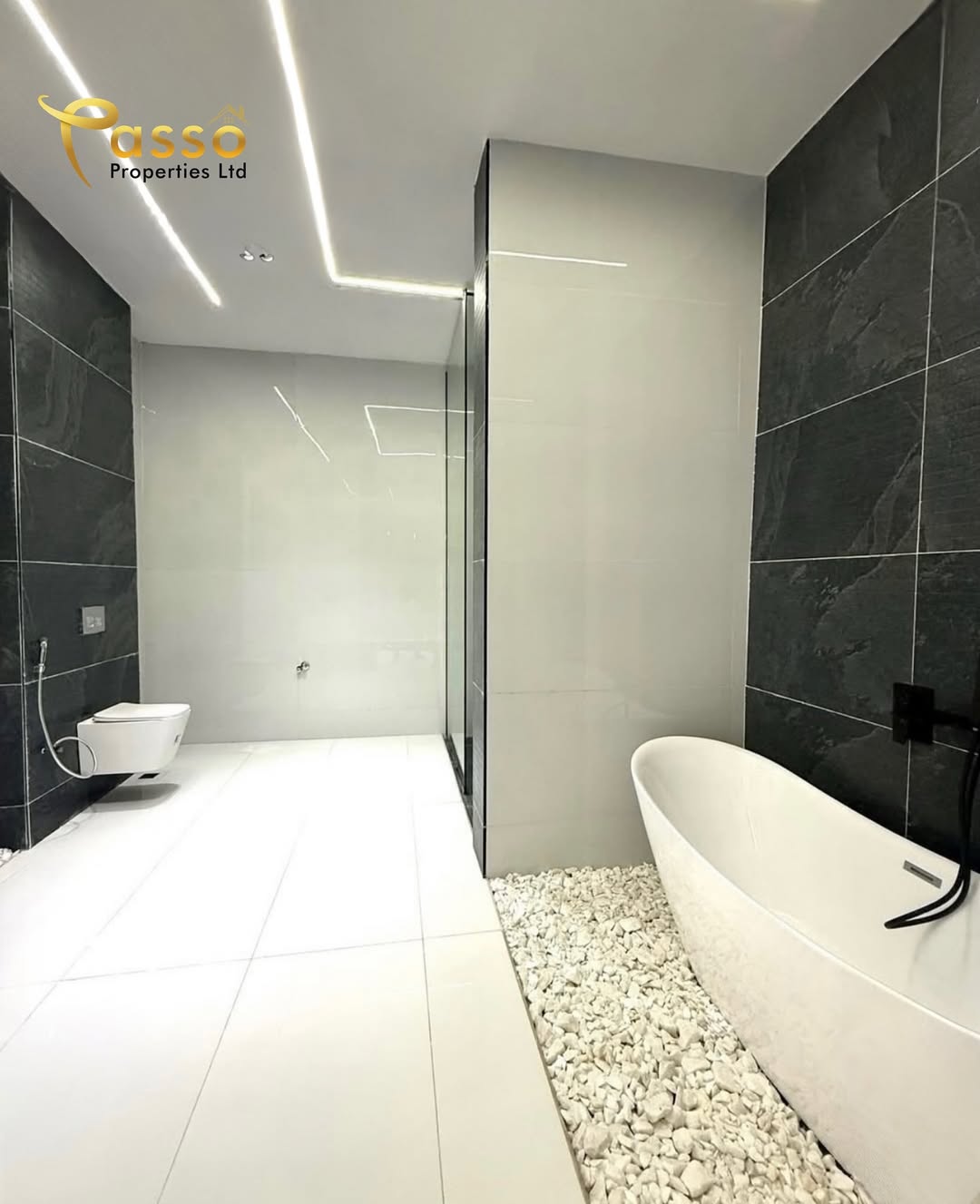 Sleek 5-Bed Haven with Pool in Ajah