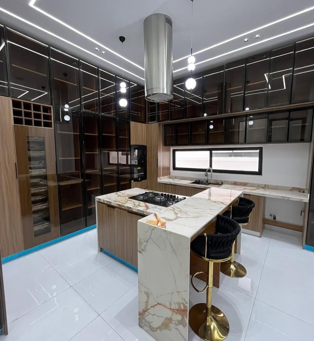 Ultimate 5-Bedroom Estate Gem with Pool & BQ in Ikota