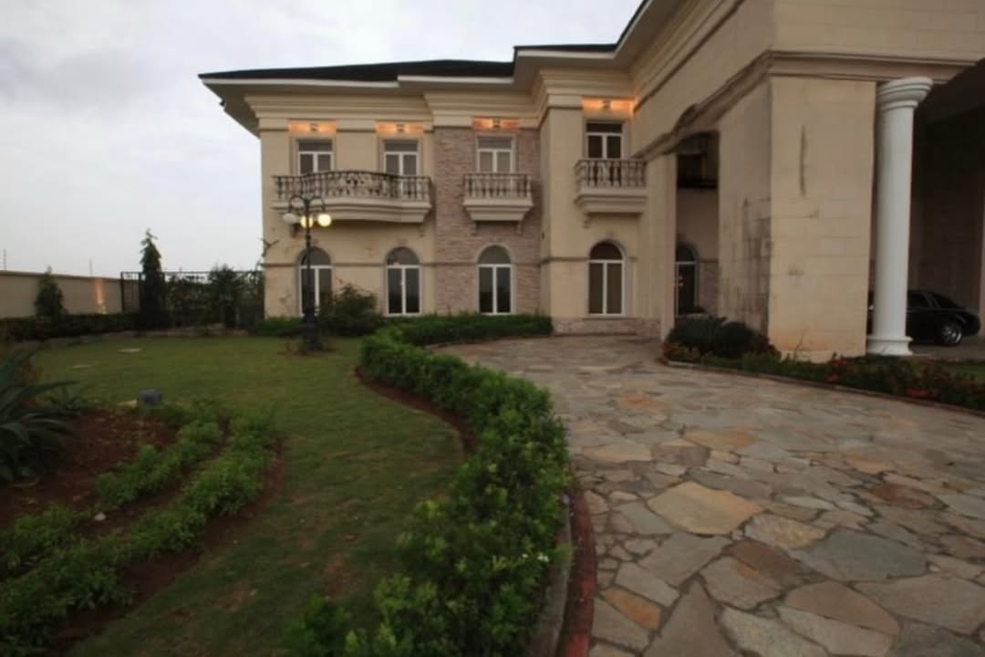 Your Private Waterfront Paradise on Banana Island