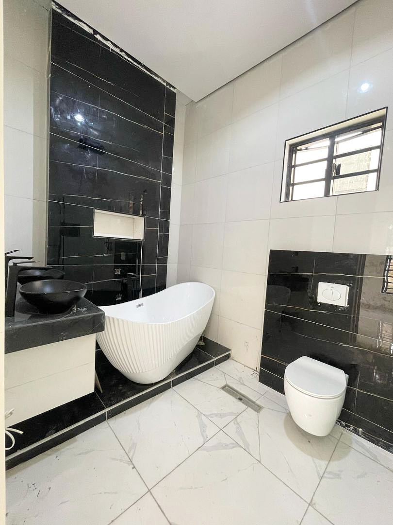 Luxury 5-Bed Duplex with Pool in Prime Lekki