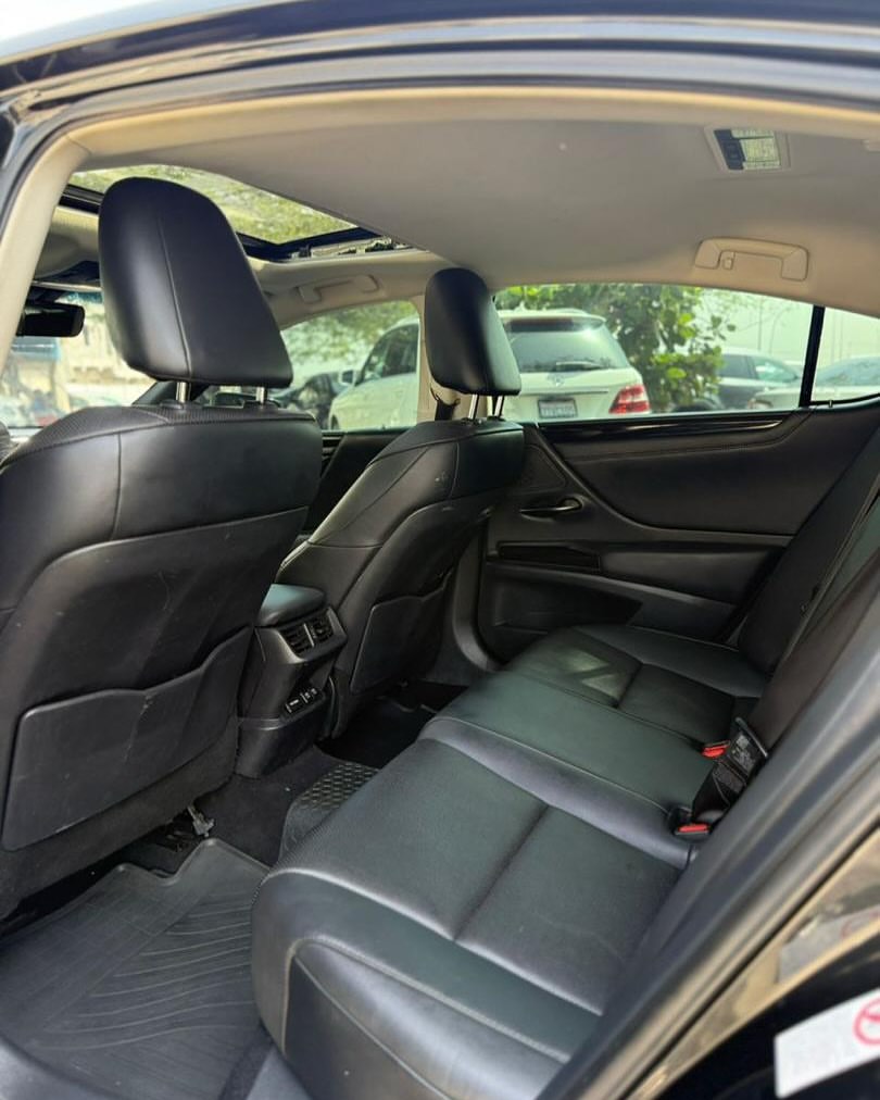 Luxury Meets Tech: 2019 Lexus ES350