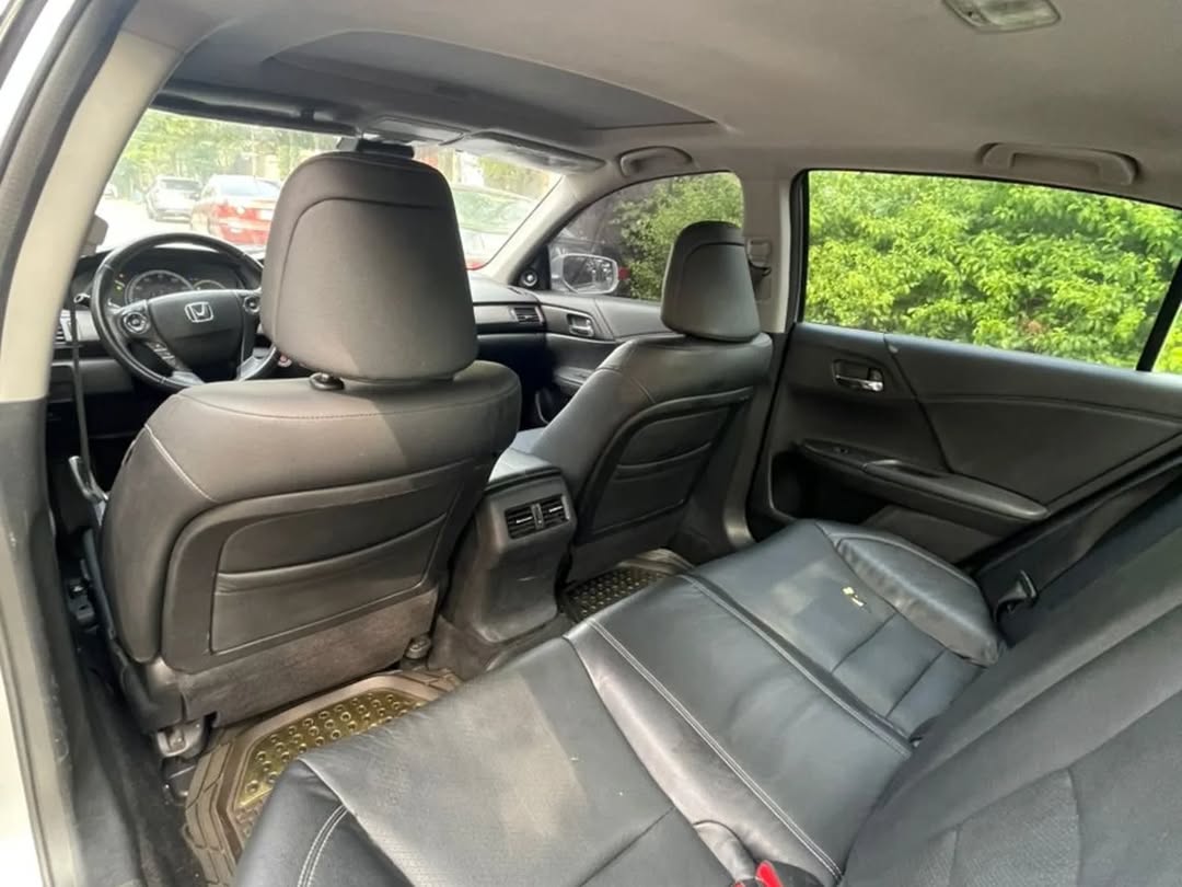 Luxury 2014 Honda Accord: Leather, Dual Screens, Accident-Free