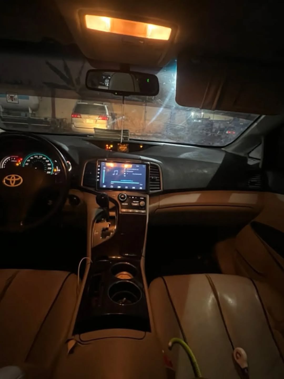 2011 Venza V6: Panoramic Roof, Thumb Start, 9.9m