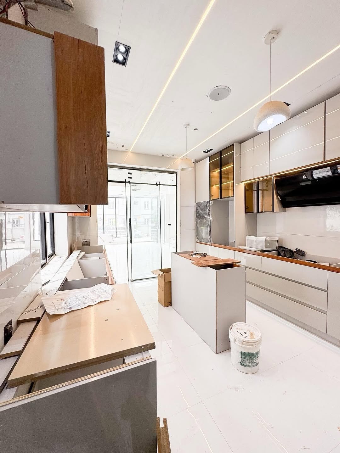 5-Bed Ajah Haven: Pool, BQ & Opulent Finishes