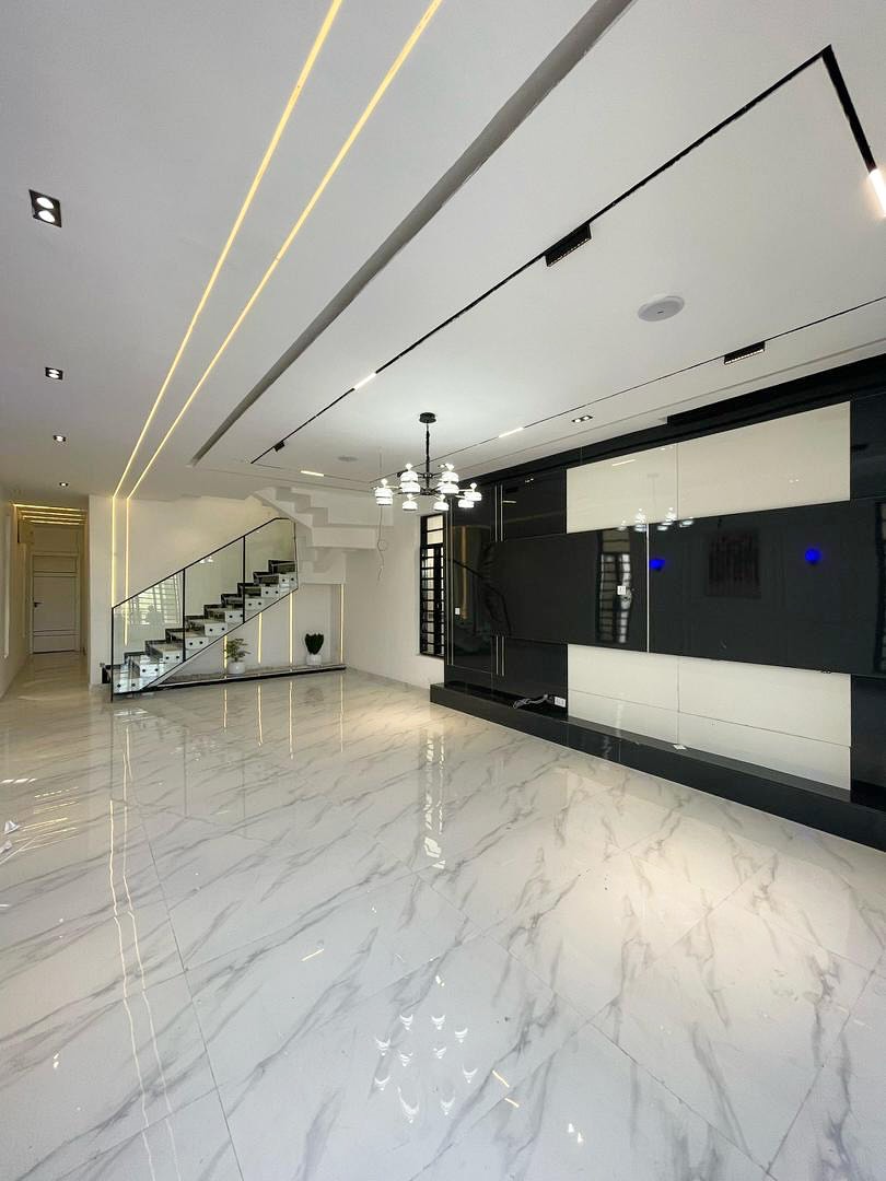 Luxury 5-Bed Duplex with Pool in Prime Lekki