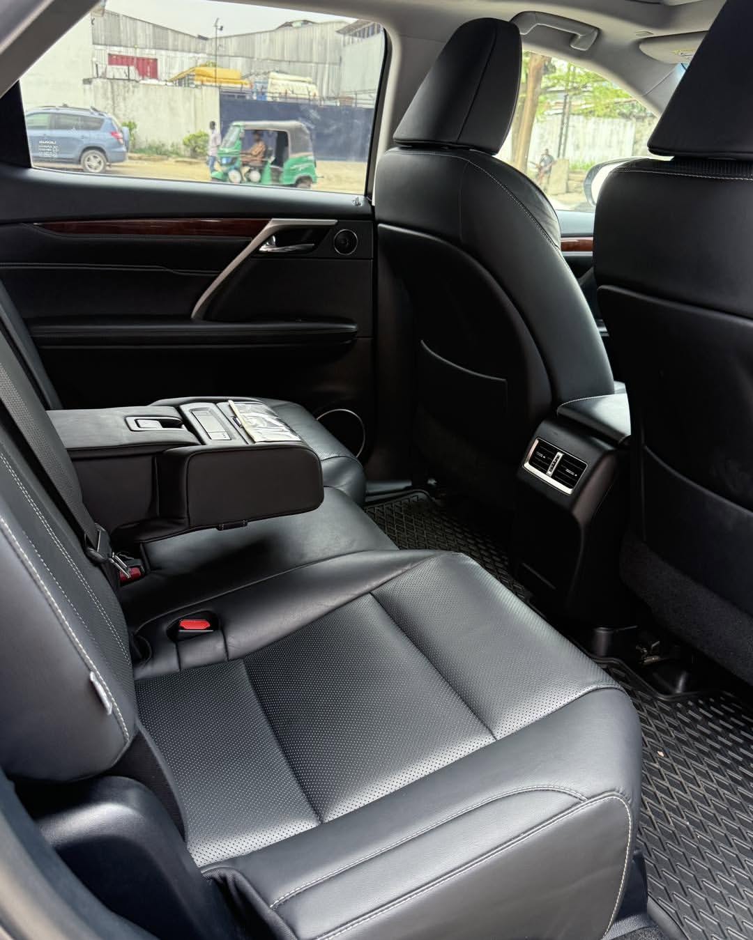 Luxury 3-Row Lexus RX350L w/ 360° Camera