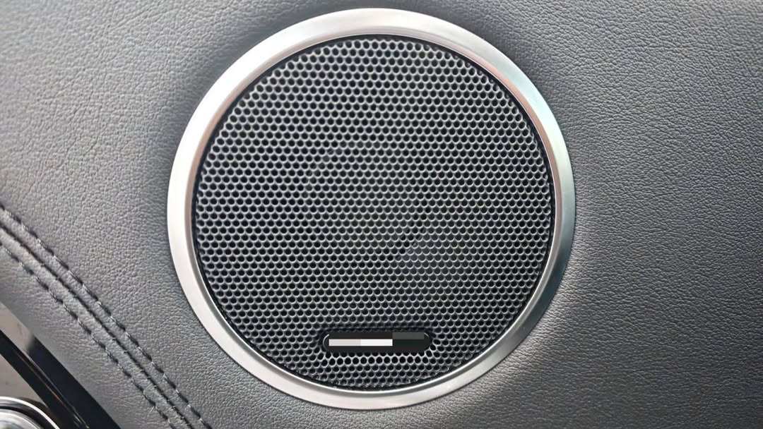 Luxury Redefined: 2022 Range Rover, Pristine & Powerful