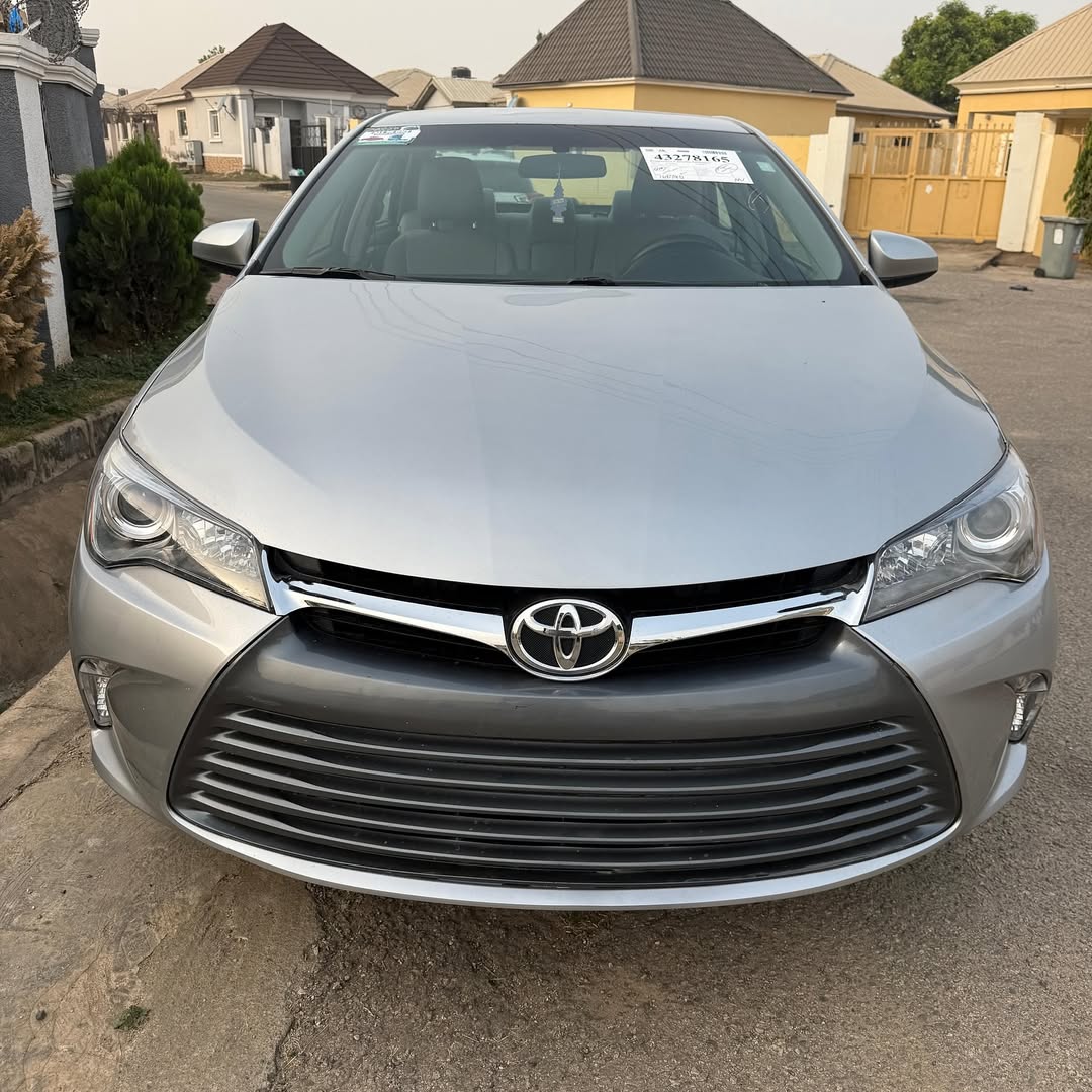 2015 Camry LE: Low Miles, Perfect, 16M