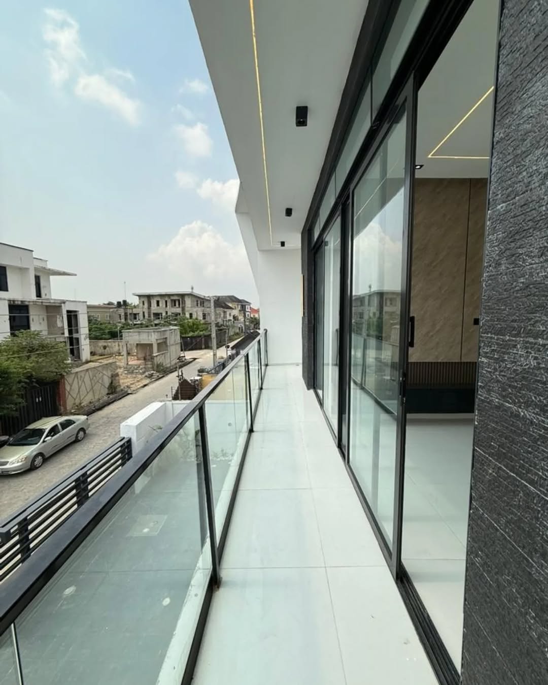 Ajahn Oasis: 5BR Duplex with Pool & Smart Tech