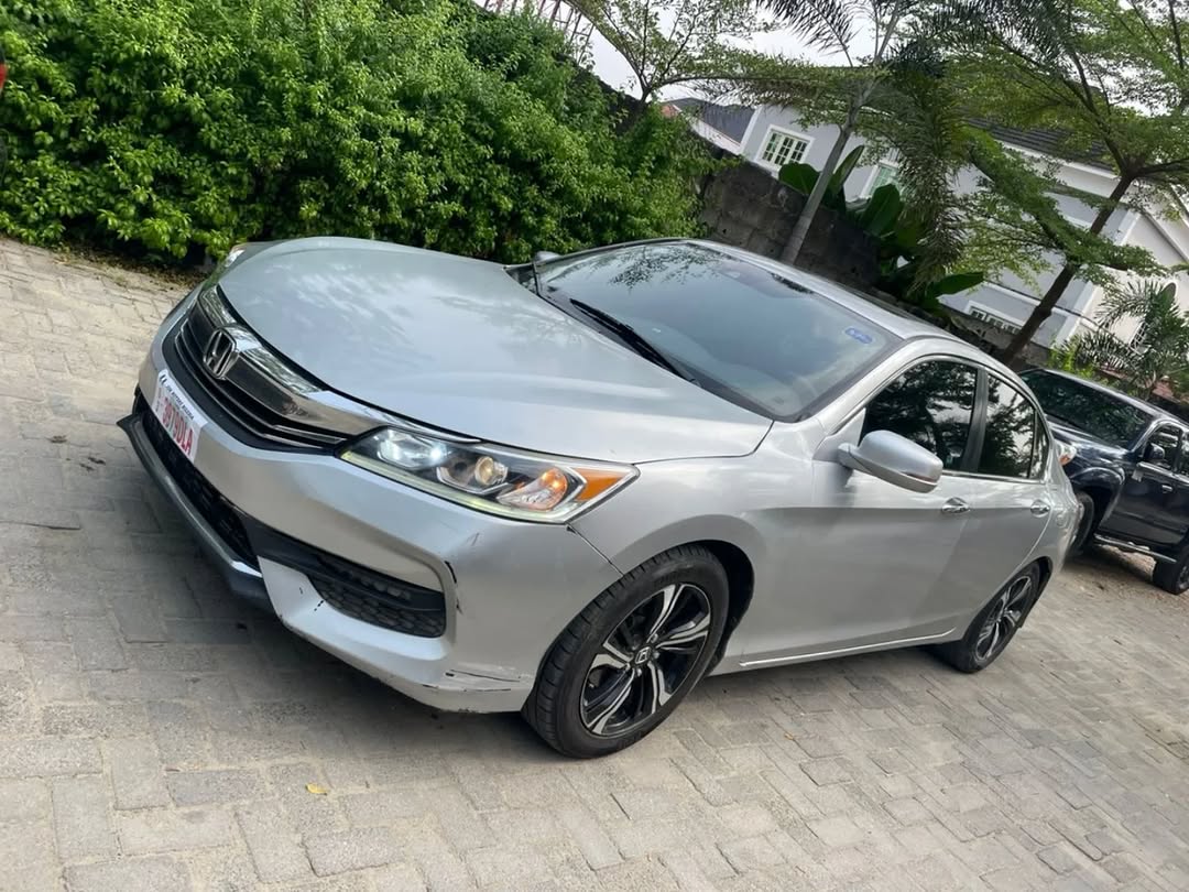 Luxury 2014 Honda Accord: Leather, Dual Screens, Accident-Free