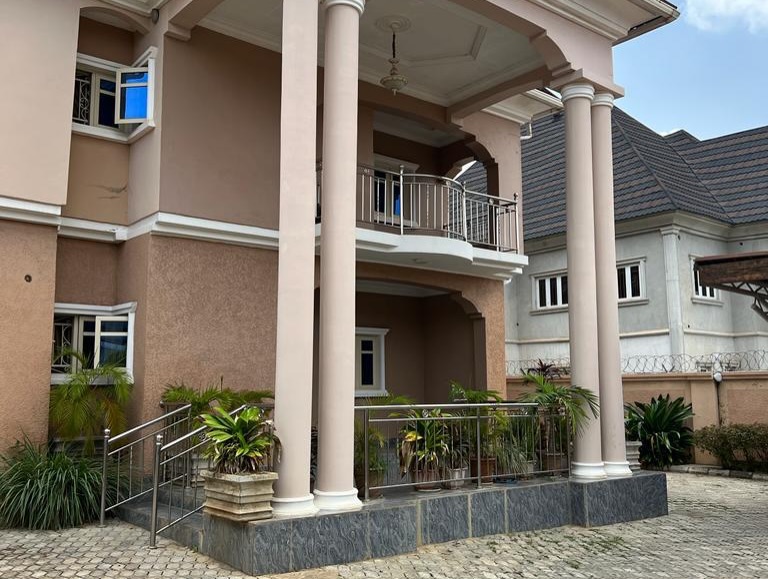 Lavish 5-Bed Duplex with Gym & BQ in Prime Karsana