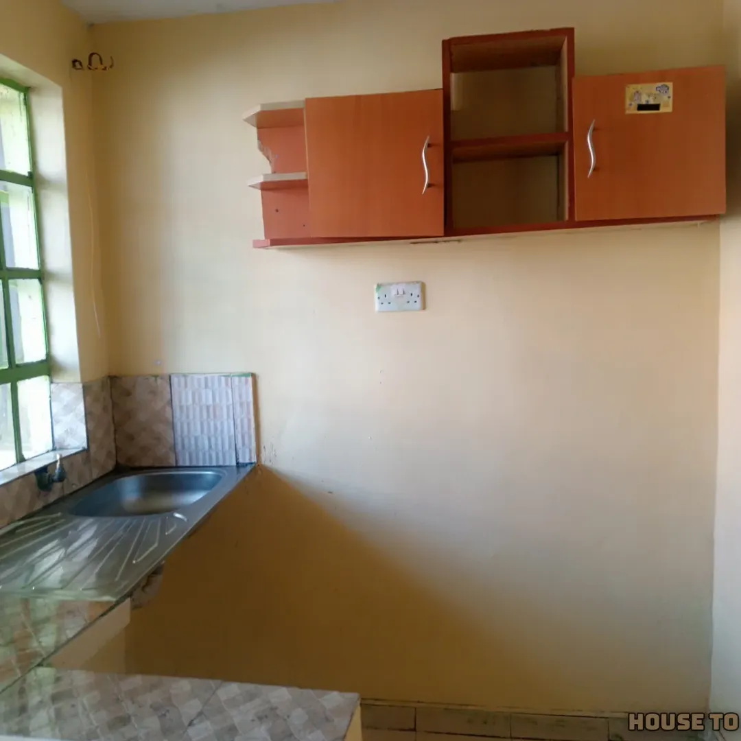 Prime Muthiga Bedsitter: Walk to Highway & Academy