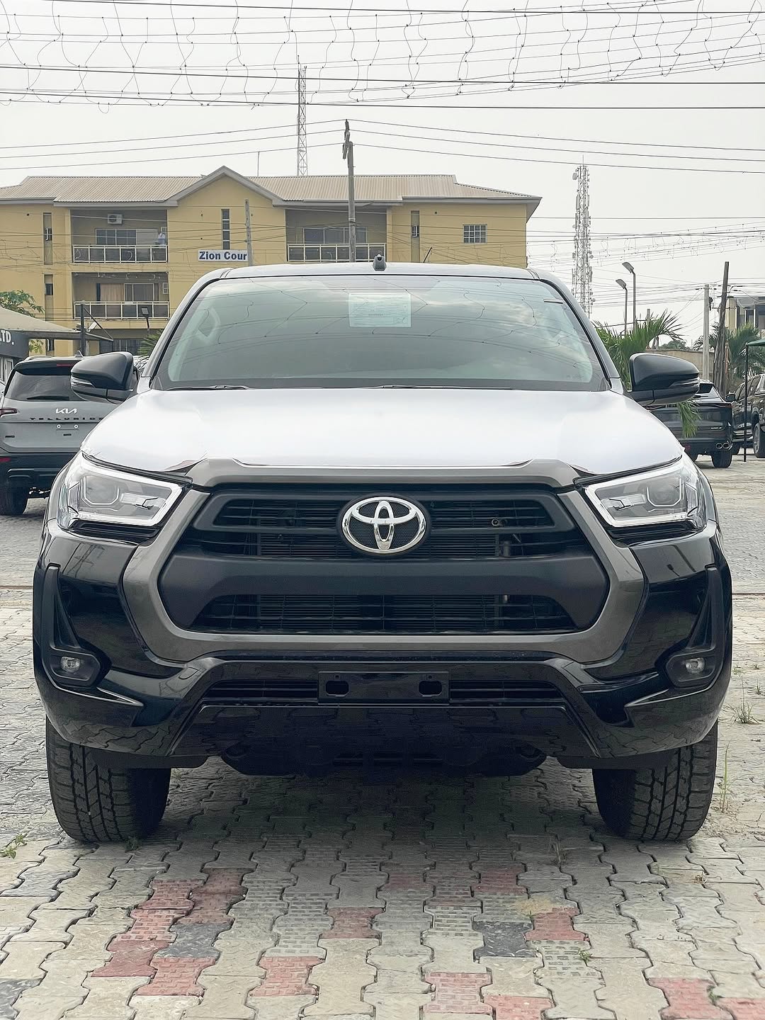 2025 Hilux SR5: Unstoppable 4×4 Power & Tech