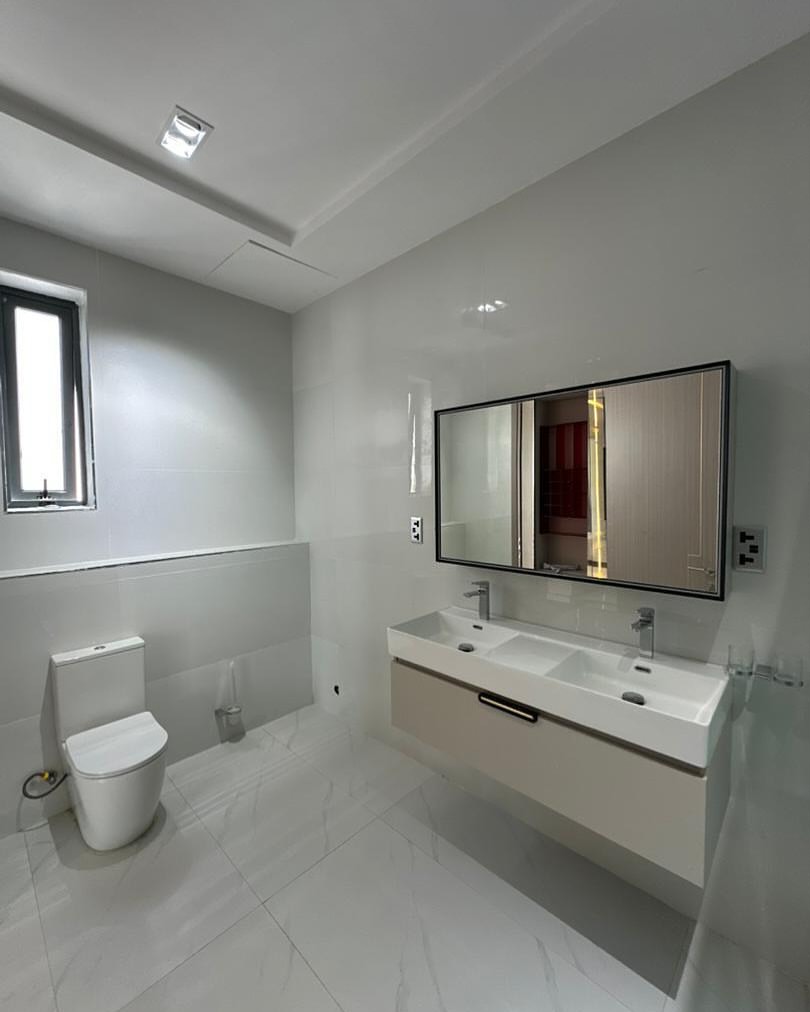 Luxury 6-Bed Dulex with Pool in Lekki Phase 1