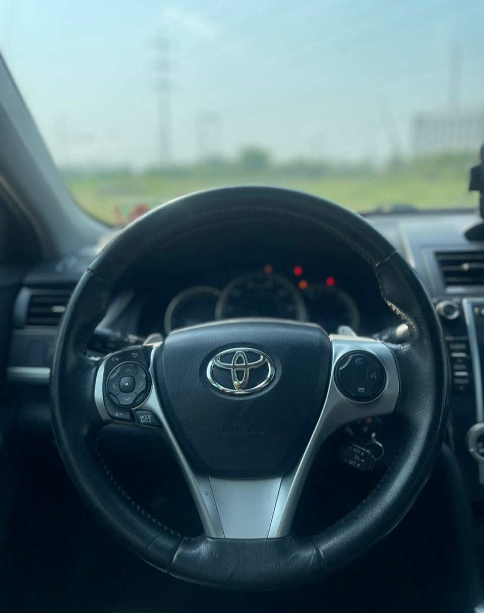 2013 Camry SE: Sunroof & Camera, Unbeatable Price