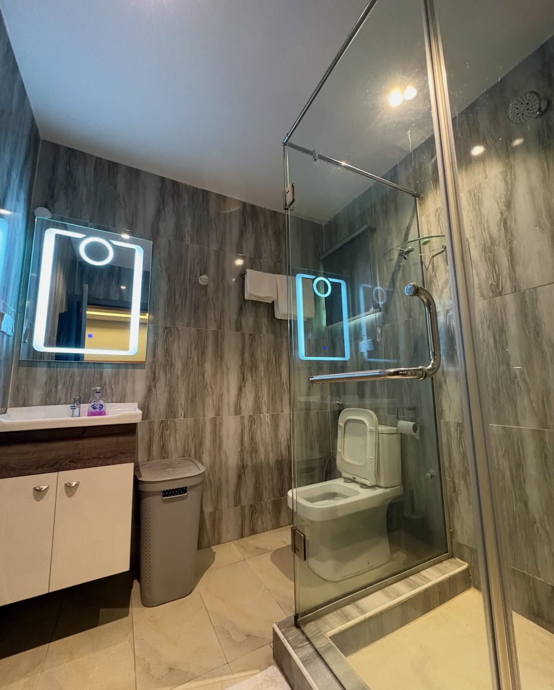 Your Urban Oasis Awaits: 2BR Haven with Gym & 24/7 Power