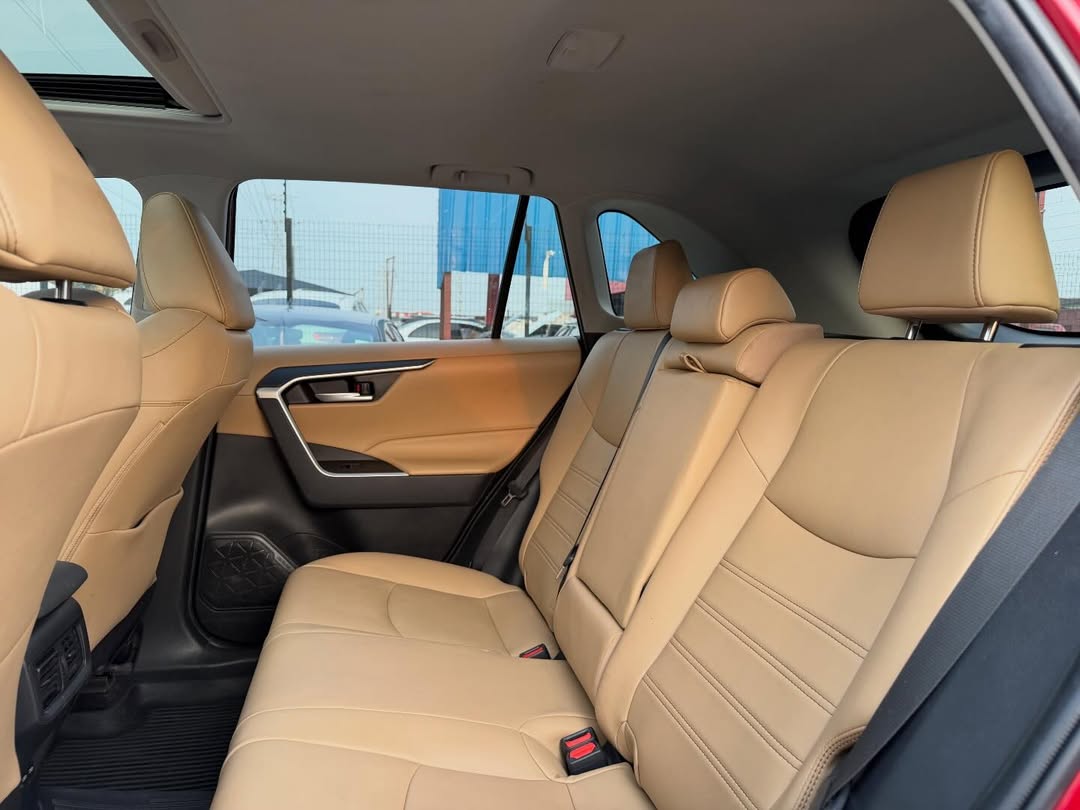 2025 Toyota RAV4 XLE: Duty-Paid & Ready for Adventure