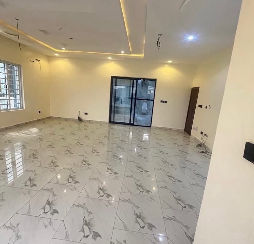 Spacious 5-Bedroom Haven in Secure Ikota