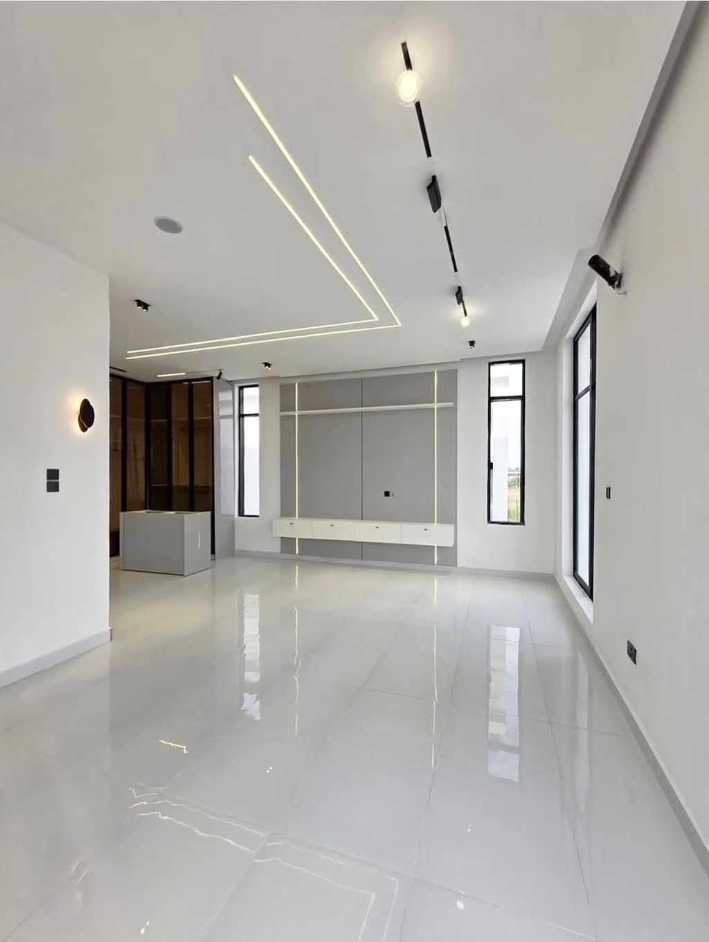 Opulent 5-Bedroom Haven with Pool in Prime Lekki