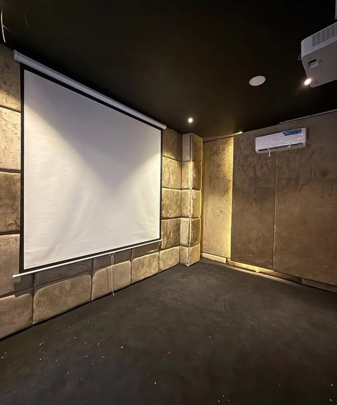 Lekki Luxury: 5-Bed Smart Home with Pool & Cinema