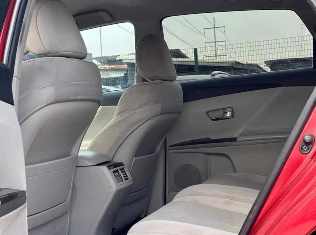 Smooth 2010 Venza: Chilled AC, Untouched Engine