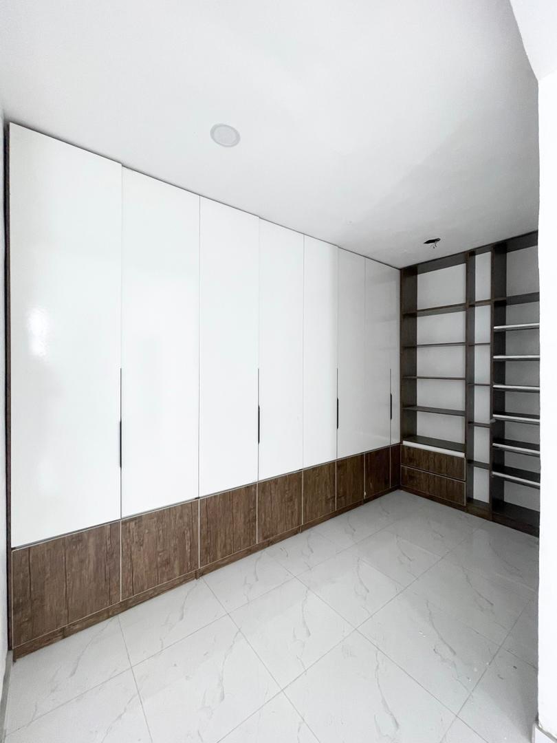 Exquisite 5-Bedroom Duplex in Prime Chevron Lekki