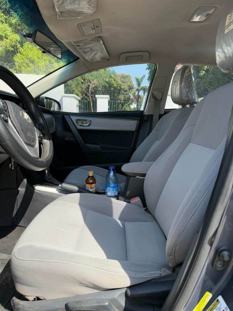 2016 Toyota Corolla LE: Super Clean & Original Papers